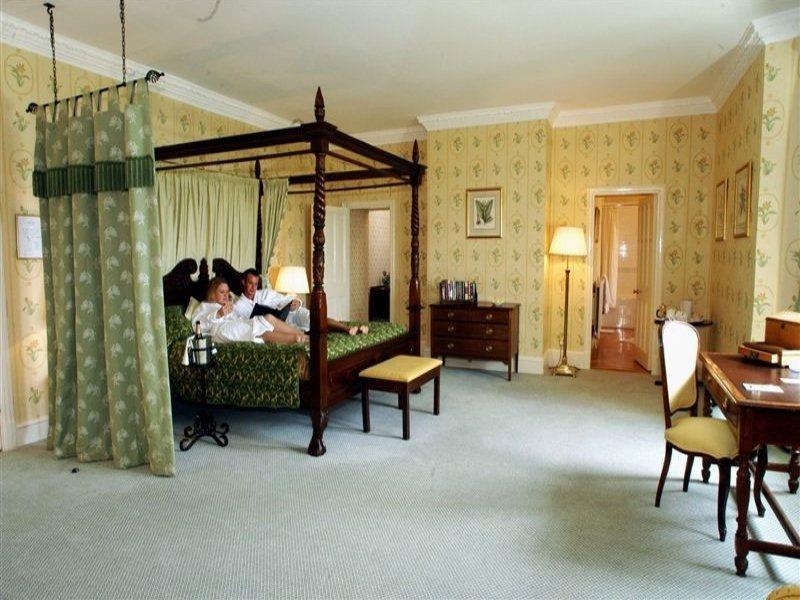 Eastwell Manor, Champneys Hotel & Spa Ashford  Exteriör bild