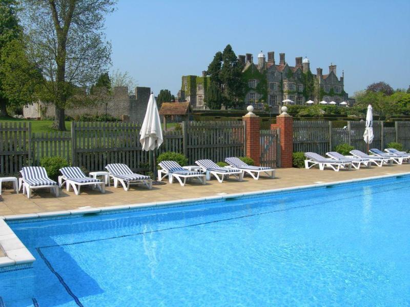 Eastwell Manor, Champneys Hotel & Spa Ashford  Exteriör bild